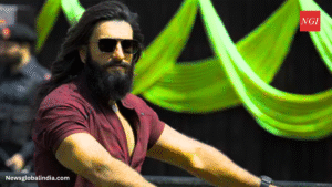 Bollywood star Ranveer Singh अपना चेहरा छिपाते नजर आए शक्स